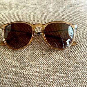 NWOT Ray-Ban Erika Dark Gradient 6514/13 54-18 Sunglasses
